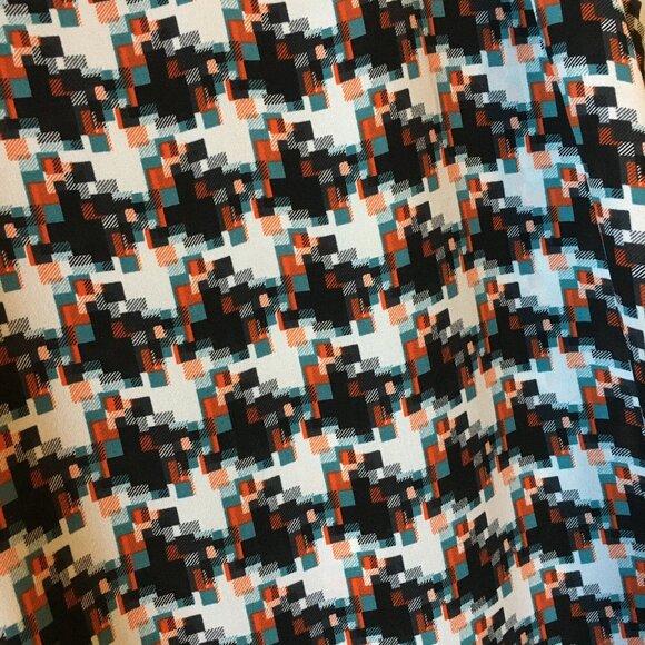 Two Tone Pixel & Faux Leather Shoulder Back Zipper Tank Top - Picture 7 of 13